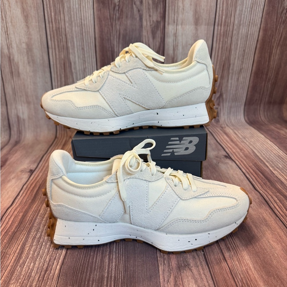 New Balance 327 Beige Beige US Womens Size 9 ~ New With Tags